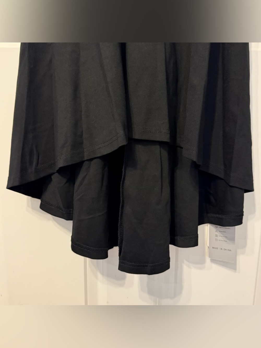 Elegant Black High-Low Dress with Short Sleeves - Picture 4 of 6